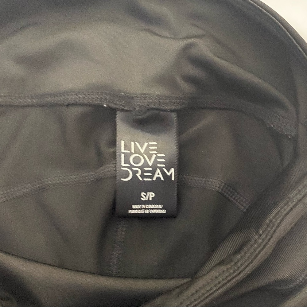 Women’s Live Love Dream Black Capri Pants. Size Small - Picture 5 of 6
